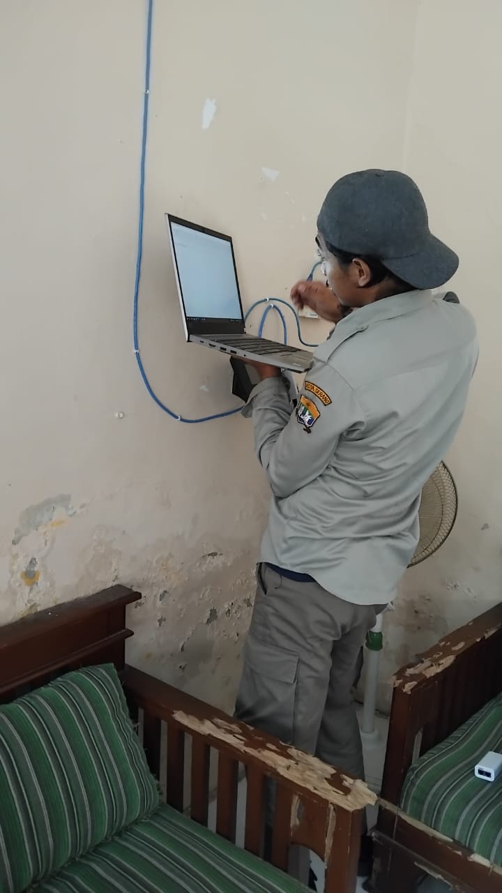 Perbaikan Router di kel. Sukawana Serang.