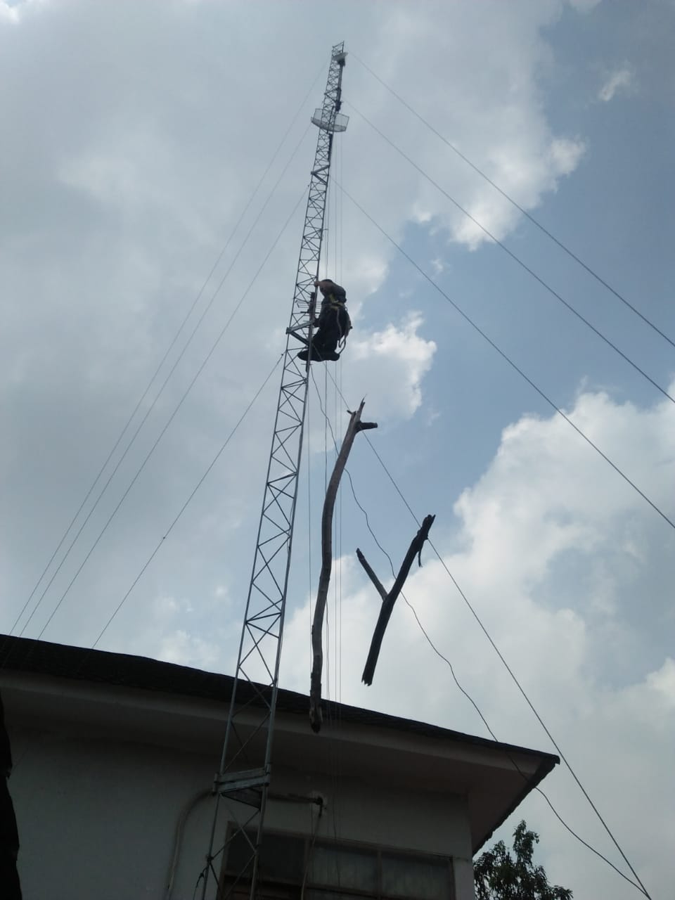 Ambil Radio di DISTAN untuk kel. Cipete.