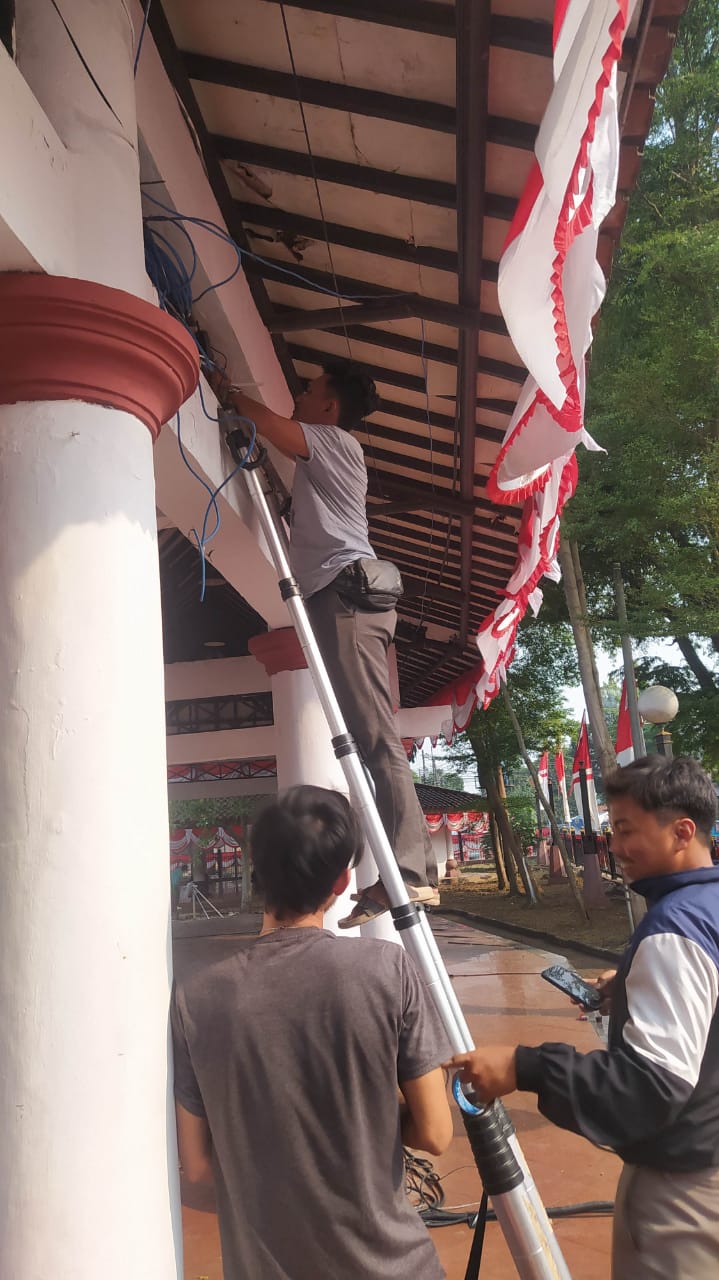 nstalasi inet untuk upacara bendera di Alun2